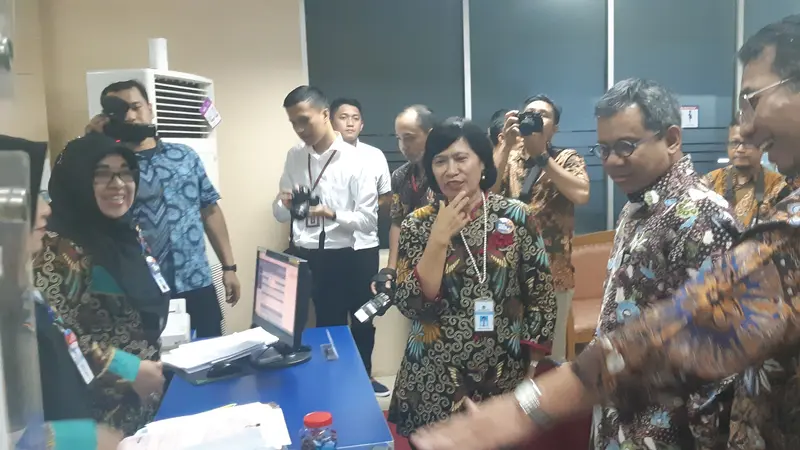 Wakil Menteri Keuangan Suahasil Nazara meninjau Kantor Pelayanan Perbendaharaan Negara (KPPN) Kantor Wilayah V, Jakarta, Jumat (20/12/2019). Merdeka.com/Dwi Aditya Putra