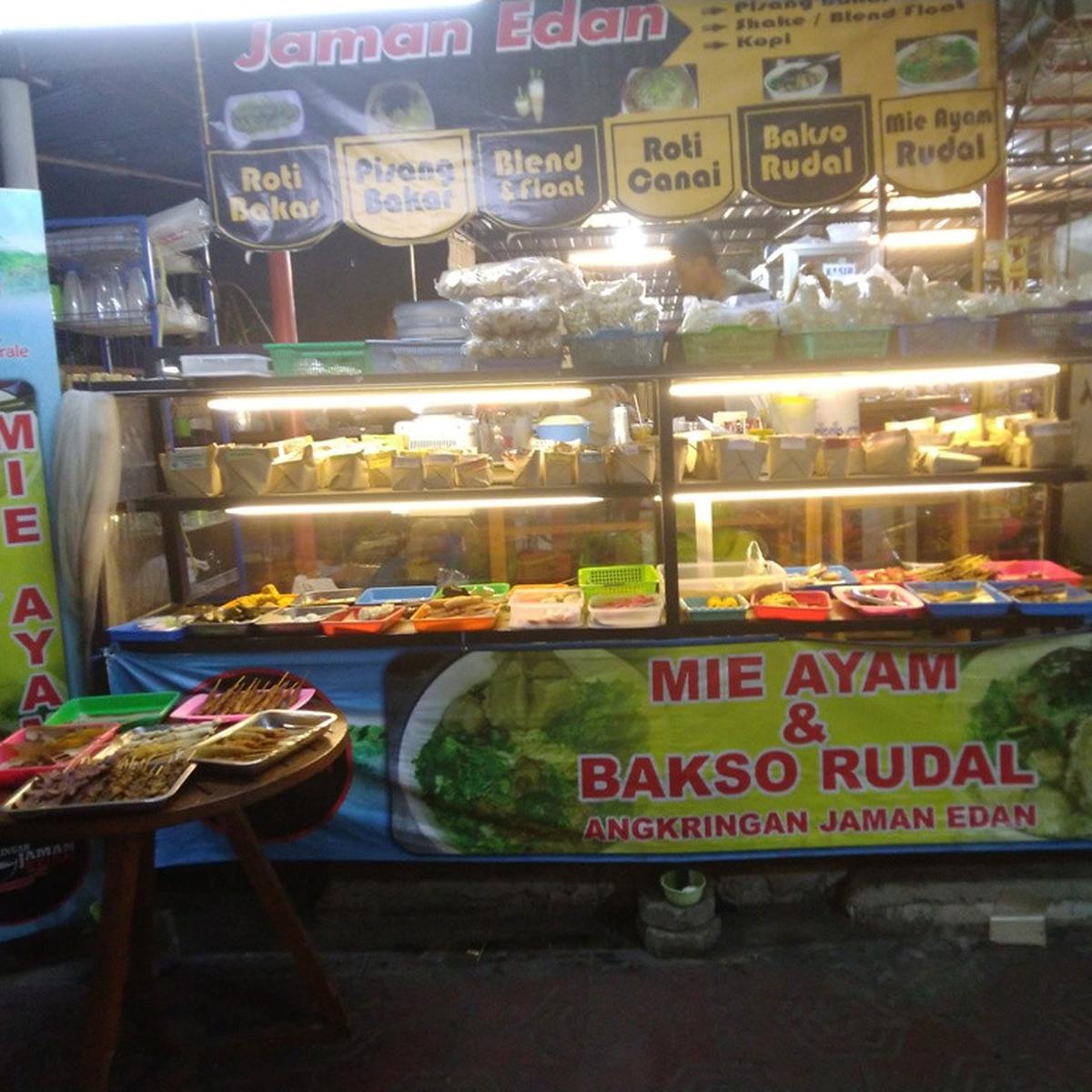 Kuliner Malam Jumat Menikmati 50 Lauk Dan 25 Nasi Kucing Di Angkringan Jaman Edan Lifestyle Liputan6 Com