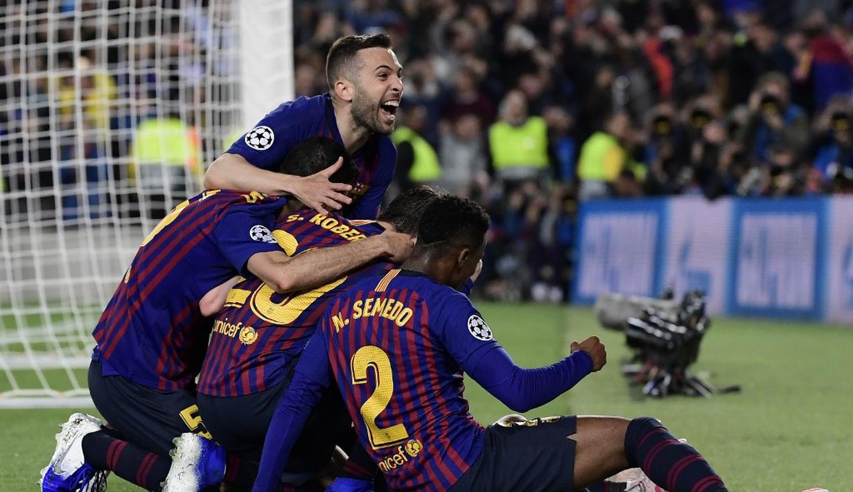 Perayaan gol pemain Barcelona pada leg 1, babak semifinal Liga Champions yang berlangsung di Stadion Camp Nou, Barcelona, Kamis (2/5). Barcelona menang 3-0 atas Liverpool. (AFP/Javier Soriano)