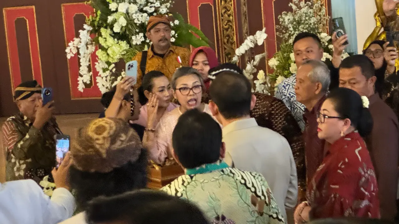 Suasana Keraton Surakarta kembali diwarnai ketegangan, Minggu (18/1/2026).