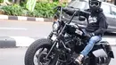 Bahkan Desta dan para komedian lainnya sampai rela memodifikasi motor dengan harga yang tak murah. Selain itu disela-sela kesibukannya, Desta dan para pecinta motor gede lainnya selalu menyempatkan touring bersama kerabatnya sesama selebriti.(Liputan6.com/IG/@desta80s)