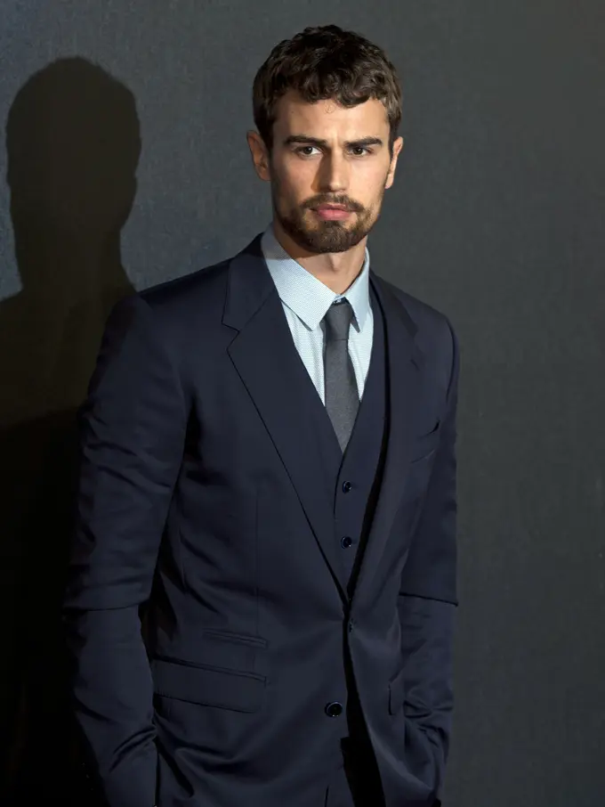 [Bintang] Theo James