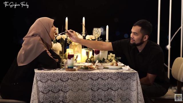 Potret Kejutan Teuku Wisnu Untuk Shireen Sungkar. (Sumber: YouTube/The Sungkars Family)