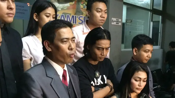 [Bintang] Charly Van Houten