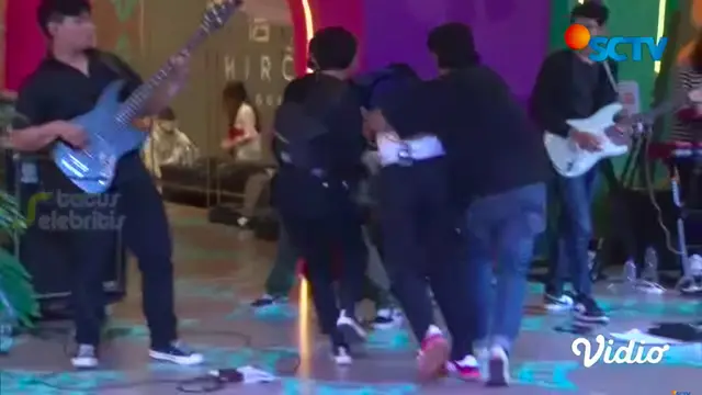 Devano Danendra Tumbang di Panggung usai Nekat Perform Meski Baru Keluar dari Rumah Sakit. (YouTube SCTV)