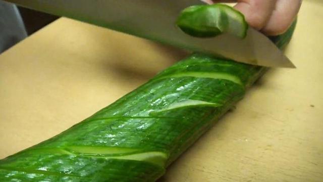 Tips Mengubah Timun Menjadi 'Ular' yang Meliuk-Liuk 