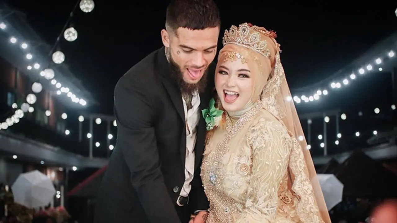 Dikabarkan Hamil Anak Pertama, Ini 7 Potret Mesra Diego Michiels dan Istri