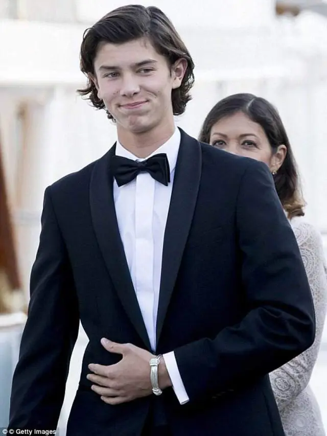 [Bintang] Pangeran Harry Mau Nikah, 6 Pangeran Ganteng ini Masih Available Lho