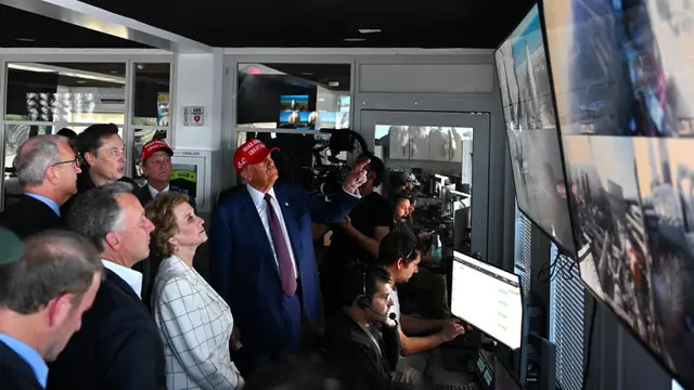 Ditemani Elon Musk, Donald Trump Saksikan Peluncuran Uji Terbang Roket SpaceX Starship