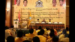 Rapat tersebut terkait ditetapkannya UU Perppu No 1 Tahun 2014 tentang Pilkada dan UU Perppu No 2 Tahun 2014 tentang Pemda, UU Perppu No 1/2014 dan UU Perppu No 2/2014 tentang Pemerintahan Daerah, Minggu (25/1). (Liputan6.com/Faizal Fanani)
