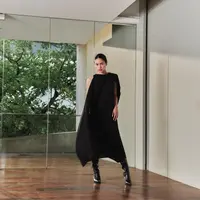 Maudy menunjukkan bahwa kebutuhan akan busana yang adaptif menjadi semakin penting (Sumber: Love, Bonito)