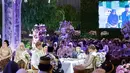 Akad nikah di gelar di Hotel Mulia Jakarta, Minggu (2/7/2023) pagi. Wakil Presiden RI K.H Ma'ruf Amin sebagai saksi sekaligus memberikan tausiah atau nasehat perkawinan. Sedangkan Prabowo Subijanto juga hadir sebagai saksi. Debby Pramestya Putri resmi dipersunting Iptu Nurul Farouq Fadillah putra dari Wakapolda Nusa Tenggara Barat Brigjen Pol Ruslan Aspan. [Instagram/bambang.soesatyo]