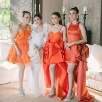 Tampilan kakak ipar Jessica Mila di Bali dengan dress orange (Foto: Instagram @nataliahasibuan)