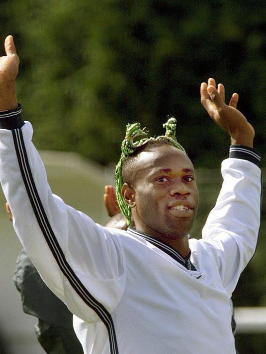 Di luar lapangan, ia pernah memalsukan usia nya kala membela Partizan Belgrade. Namun seiring waktu, West justru mendapatkan hidayah yang kini menjadi Pastor. (AFP)