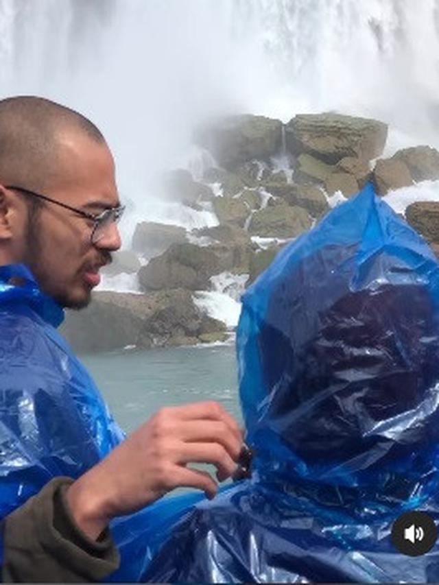 Dewi Yull diajak Surya Sahetapy ke Air Terjun Niagara, Amerika (Foto: Instagram dewiyullofficial/suryasahetapy)