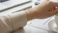 9 Model Gelang Emas Praktis Tanpa Ribet untuk Wanita Karier, Simpel dan Berkelas