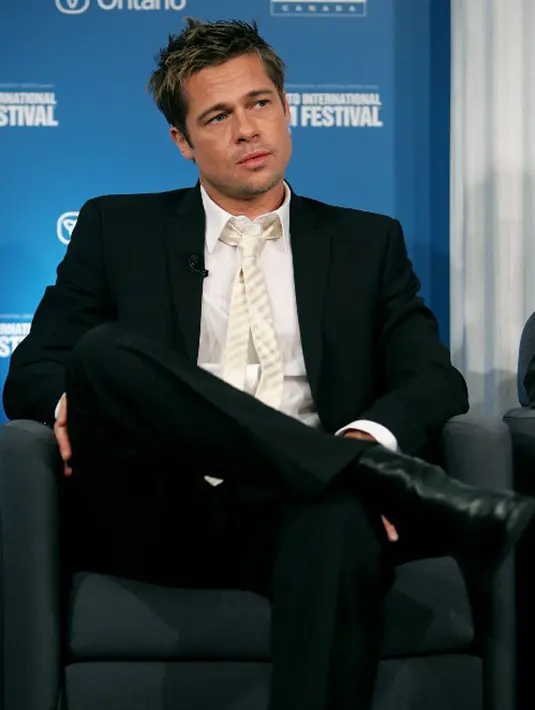 Tidak hanya perayaan Natal, sebelumnya Brad Pitt juga merasakan kesedihan saat dirinya berulang tahun ke-53 karena tidak bisa bertemu dan merayakan hari jadinya bersama buah hatinya.  (AFP/Bintang.com)