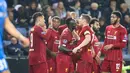 Striker Liverpool, Sadio Mane (tengah) berselebrasi bersama rekan-rekannya usai mencetak gol ke gawang KRC Genk pada pertandingan lanjutan Grup E Liga Champions di Luminus Arena, Genk (23/10/2019). Liverpool menang telak -14 atas KRC Genk. (AFP/François Walschaerts)