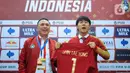 Pelatih timnas Indonesia, Shin Tae-yong (kanan) saat diperkenalkan oleh Ketua Umum Perserikatan Sepak Bola Seluruh Indonesia (PSSI) periode 2019-2023, Mochammad Iriawan di Ruang VVIP Stadion Pakansari, Kab Bogor, Jawa Barat, Sabtu (28/12/2019). (Liputan6.com/Helmi Fithriansyah)