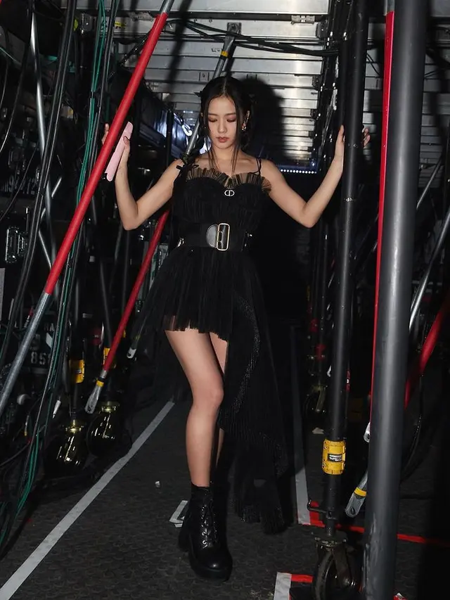 Representatif Brand Luxury Masing-masing Saat Konser, BLACKPINK Tuai Perhatian Warganet