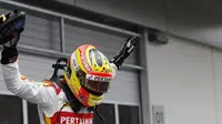 Rio Haryanto ekspresikan kemenangan di Sprint Race GP2 Austria (GP2series.com)