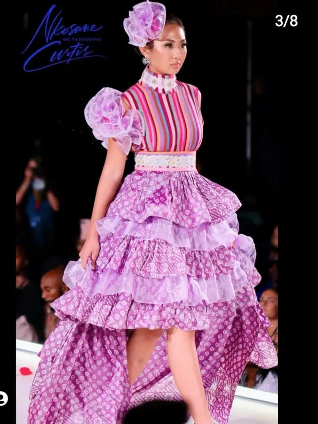 Fashion show batik rancangan Novie Sasmita di ajang bergengsi New York Fashion Week 2022