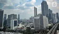 Pemandangan gedung perkantoran dan pusat perbelanjaan di Jakarta, Selasa (5/4/2022). Bank Dunia menurunkan proyeksi pertumbuhan ekonomi Indonesia pada tahun 2022 menjadi 5,1 persen pada April 2022, dari perkiraan sebelumnya 5,2 persen pada Oktober 2021. (merdeka.com/Iqbal S. Nugroho)