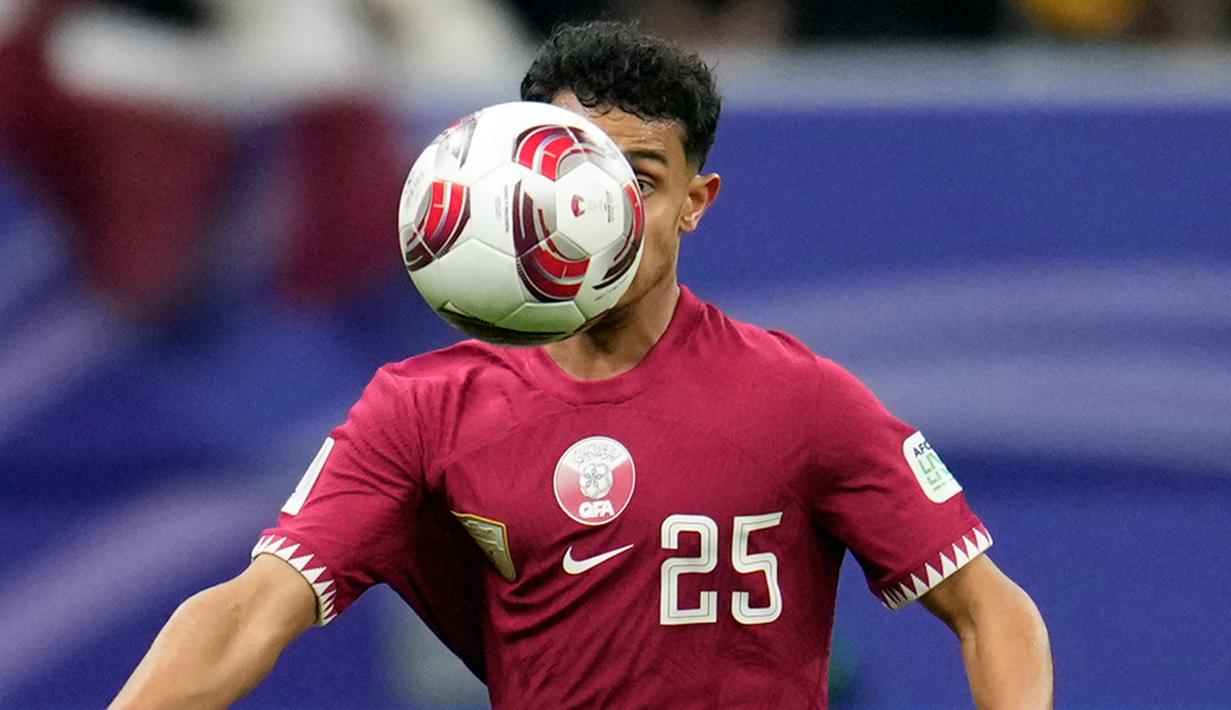 Meski demikian, kemenangan 1-0 atas Tajikistan cukup memantapkan Hassan Al Hayos dan kawan-kawan sebagai juara Grup A sekaligus jadi tim pertama yang lolos ke babak 16 besar. (AP Photo/Aijaz Rahi)