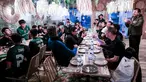 Pemusatan latihan Korea-Korea Selecao di Portugal, Jumat (29/11) ditutup dengan menyantap hidangan Indonesia. Mereka mengunjugi satu-satunya restoran Indonesia di Lisbon setelah menang besar 7-2 atas Clube Futebol de Benfica. (Bola.com/Bagaskara Lazuardi)