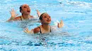 Perenang Artistik Indonesia Andriani Shintya Ardhana dan Naima Syeeda Sharita tampil pada final Renang Artistik Ganda Putri nomor Duet Technical Routine Asian Games 2018 di Aquatic Centre GBK, Jakarta, Senin (27/8). (ANTARA FOTO/INASGOC/Hendy Akbar)