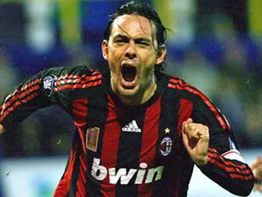 AC Milan's Filippo Inzaghi celebrates after scoring the equalising goal to make it 2-2 during their UEFA Group E match against Portsmouth at Fratton Park on November 27, 2008 . AFP PHOTO/CARL DE SOUZA