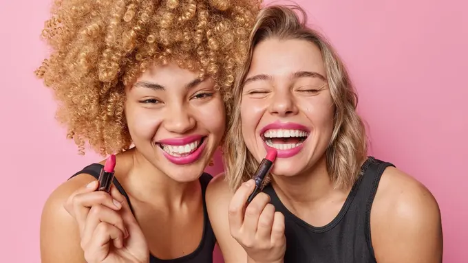 Ilustrasi memilih warna lipstik/freepik.com/wayhomestudio