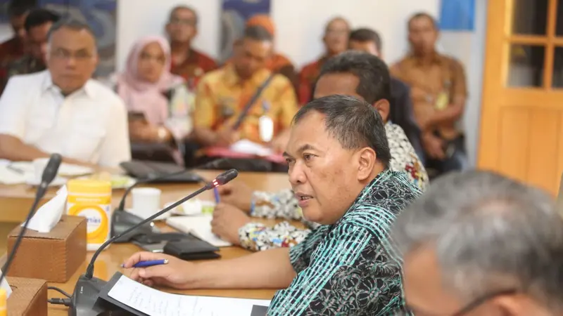 Rapat Evaluasi Pembebasan Lahan yang terkena trase Kereta Cepat Jakarta Bandung di Ruang Rapat Pendopo Kota Bandung, Kamis lalu (26/12/2019). (Foto: Liputan6.com/Humas Pemkot Bandung/Arie Nugraha)