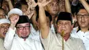 Calon presiden no urut 02 Prabowo Subianto bersama Badan Pemenangan Nasional (BPN) memberikan pidato politiknya di Kertanegara, Jakarta, Rabu (17/4). Prabowo Subianto mendeklarasikan kemenangannya dari hasil real count BPN di Pilpres 2019 pada angka 62%. (Liputan6.com/Johan Tallo)