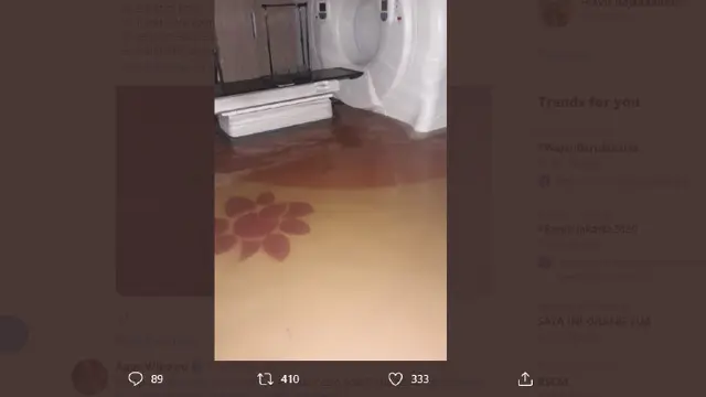 RSCM Jakarta terkena dampak hujan deras yang mengguyur Ibu Kota, beberapa ruangan dan alat medis terendam banjir.