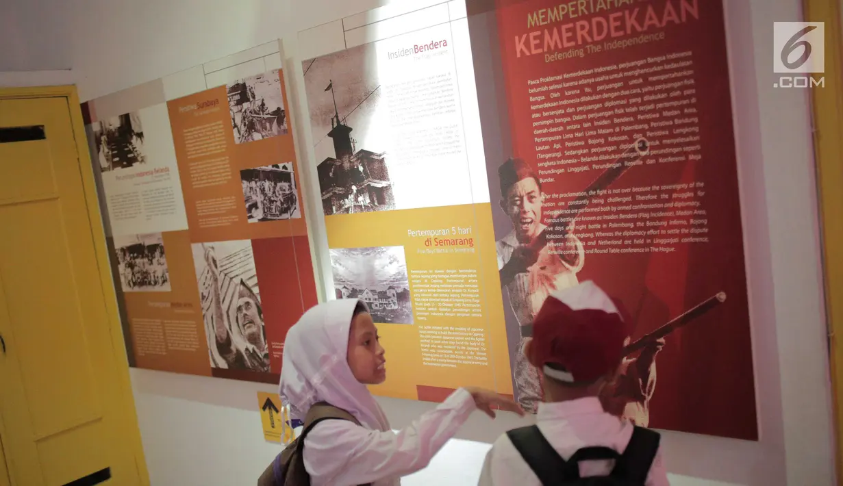 Siswa SDN Menteng Atas 05 Pagi melakukan kunjungan ke Museum Perumusan Naskah Proklamasi, Jakarta, Selasa (20/8/2019). Kunjungan tersebut merupakan bentuk pendidikan sekaligus pengenalan sejarah perjuangan Bangsa Indonesia sejak usia dini. (Liputan6.com/Faizal Fanani)