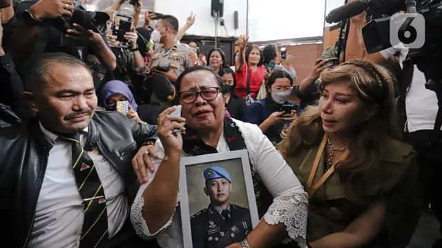 Vonis Mati Ferdy Sambo Disambut Isak Tangis dan Teriak Keluarga Brigadir J