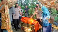 Jenazah balita ditemukan di saluran irigasi usai hilang misterius dari rumahnya di Pemalang. (Foto: Liputan6.com/Humas Polres Pemalang)