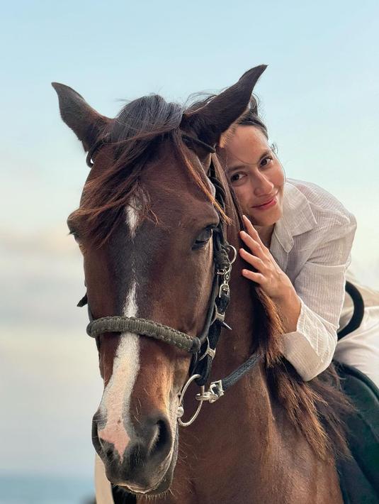 Melihat unggahan sang artis, pujian seketika datang dari para penggemar Pevita lewat kolom komentar. (Liputan6.com/IG/@pevpearce)