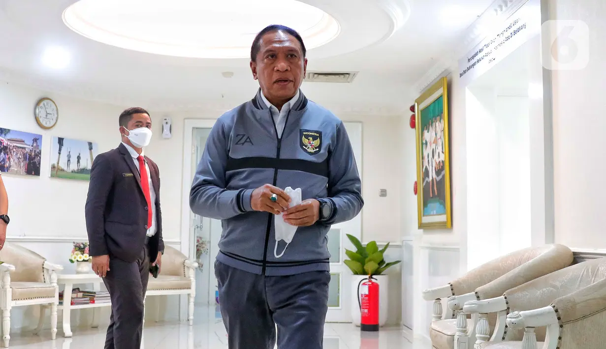 Menteri Pemuda dan Olahraga (Menpora) RI, Zainudin Amali, kembali melakukan pertemuan dengan beberapa perwakilan klub Liga 2 Indonesia 2022-2023 di Gedung Kemenpora, Senin (30/1/2023). Selain itu, Menpora juga mengatakan bahwa dalam pertemuan tadi, beberapa klub Liga 2 menyampaikan harapannya agar pemerintah bisa membantu mengawal kelanjutan kompetisi. (Liputan6.com/Angga Yuniar)