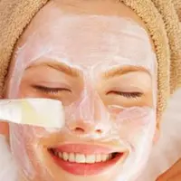 Selain menjadi makanan, ternyata kacang almond juga bisa menjadi masker wajah.