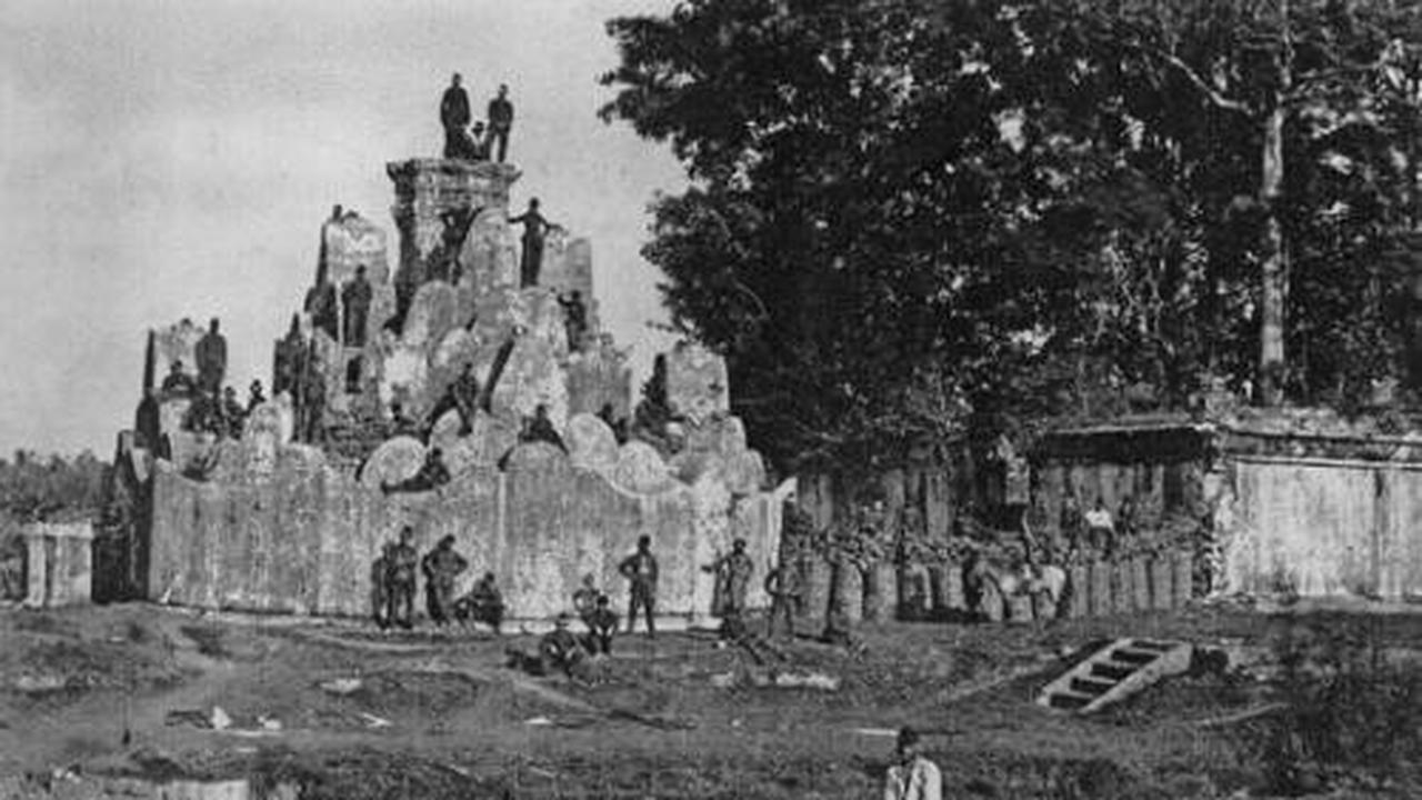 Prajurit Tentara Kerajaan Hindia-Belanda di Gunungan, Kutaraja tahun 1874. (Foto: Museum Negeri Aceh/indonesia.go.id)