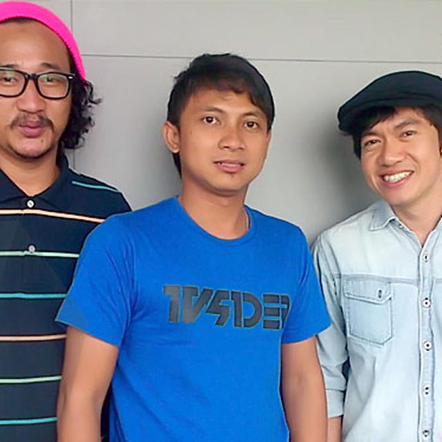 Mulai Tampil Sendiri Sendiri Trio Bajaj Bubar Showbiz Liputan6 Com