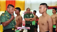 Proses seleksi penerimaan anggota TNI di Kodam VII Wirabuana. (Liputan6.com/Eka Hakim)