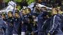 Para pemain Argentina merayakan keberhasilan lolos ke Piala Dunia 2018 usai mengalahkan Ekuador di Stadion Olimpico Atahualpa, Quito, Selasa (10/10/2017). Sempat tertinggal, Argentina akhirnya menang 3-1 atas Ekuador. (AP/Fernando Vergara)
