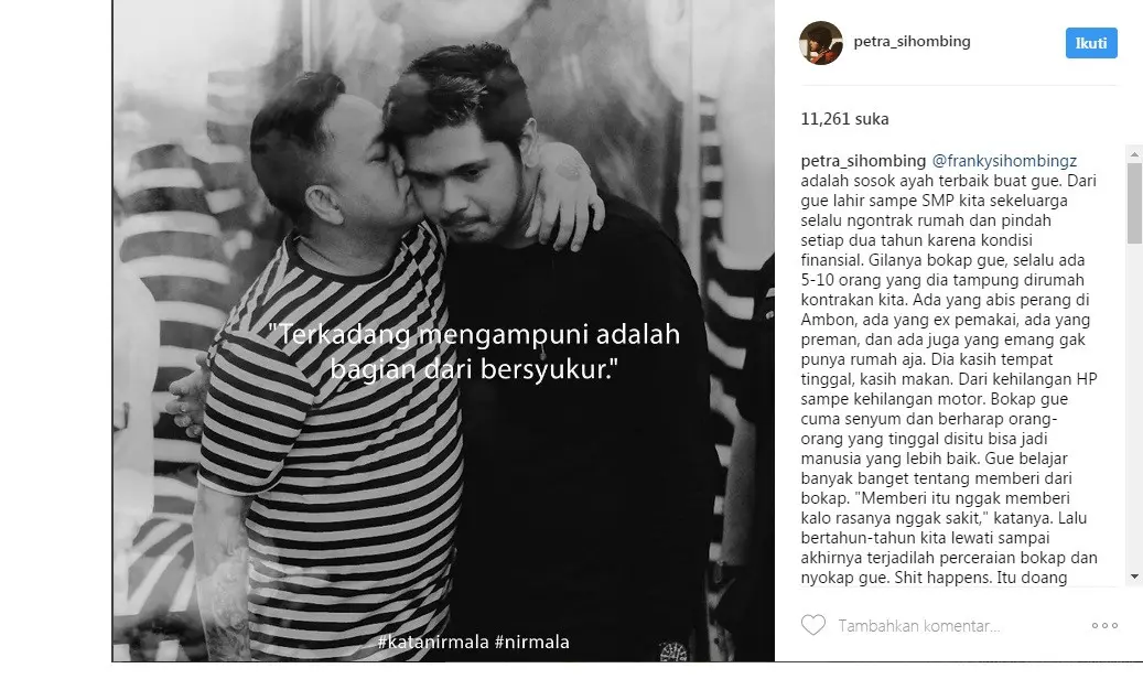 Petra Sihombing dicium sang ayah (Foto: Instagram)