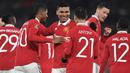 Trio Brasil menjadi penentu kemenangan 3-1 Manchester United atas Reading dalam babak keempat Piala FA 2022/2023 di Old Trafford Stadium, Minggu (29/1/2023) dini hari WIB. Ketiganya bahu membahu dan berkontribusi atas terciptanya ketiga gol Setan Merah. Casemiro mampu menyumbang dua gol, Fred satu gol dan satu assist, sementara Antony berjasa memmberi assist bagi gol pertama Casemiro. (AFP/Oli Scarff)