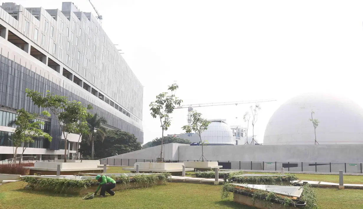 Bangunan revitalisasi Taman Ismail Marzuki (TIM) di Cikini, Menteng, Jakarta Pusat, Jumat (11/3/2022). Pengerjaan revitalisasi TIM yang dimulai pertengahan tahun 2019 tersebut ditargetkan selesai pada akhir tahun 2022. (Liputan6.com/Herman Zakharia)