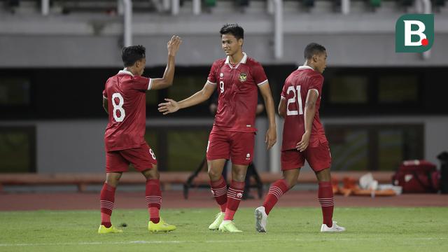 Foto: Tajam di Udara dan Ganas di Darat, Hokky Caraka Jadi Mimpi Buruk Timnas Timor Leste di Laga Pertama Kualifikasi Piala Asia U-20