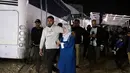 Pembukaan ini merupakan bagian dari implementasi fase kedua kesepakatan gencatan senjata antara Israel dan Hamas yang dimediasi oleh Amerika Serikat. Tampak dalam foto, warga Palestina yang datang dari penyeberangan Rafah, Mesir, tiba di Rumah Sakit Nasser di Khan Yunis, Jalur Gaza selatan pada 2 Februari 2026. (Bashar Taleb/AFP)